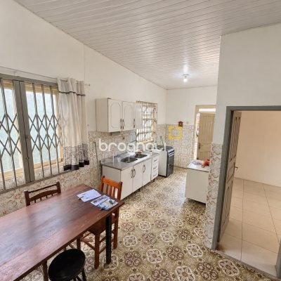 Casa com 400m², 2 quartos, 2 garagens, no bairro Balneário em Florianópolis
