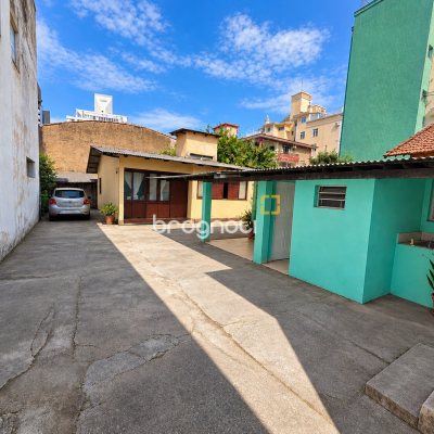 Casa com 400m², 2 quartos, 2 garagens, no bairro Balneário em Florianópolis