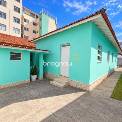 Casa com 400m², 2 quartos, 2 garagens, no bairro Balneário em Florianópolis