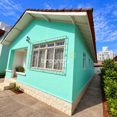 Casa com 400m², 2 quartos, 2 garagens, no bairro Balneário em Florianópolis