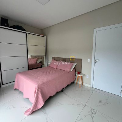 Casa com 170m², 3 quartos (sendo 1 suíte), 2 garagens, no bairro Ingleses em Florianópolis