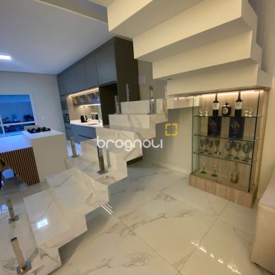 Casa com 170m², 3 quartos (sendo 1 suíte), 2 garagens, no bairro Ingleses em Florianópolis