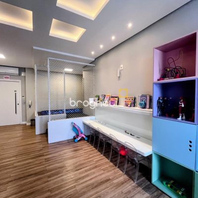 Apartamento com 90m², 3 quartos (sendo 1 suíte), 2 garagens, no bairro Barreiros em São José