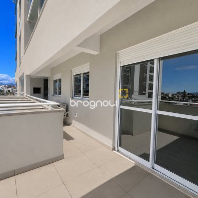 Apartamento com 90m², 3 quartos (sendo 1 suíte), 2 garagens, no bairro Barreiros em São José