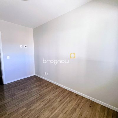 Apartamento com 90m², 3 quartos (sendo 1 suíte), 2 garagens, no bairro Barreiros em São José