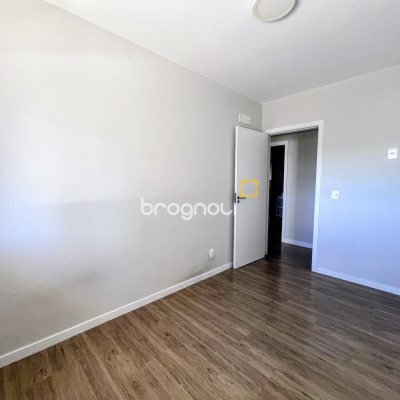 Apartamento com 90m², 3 quartos (sendo 1 suíte), 2 garagens, no bairro Barreiros em São José