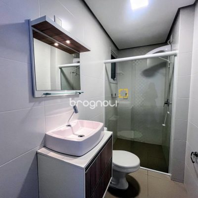 Apartamento com 90m², 3 quartos (sendo 1 suíte), 2 garagens, no bairro Barreiros em São José