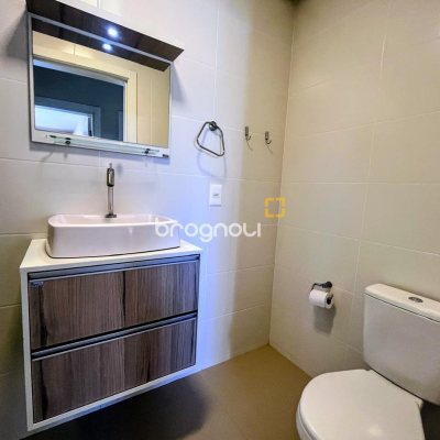 Apartamento com 90m², 3 quartos (sendo 1 suíte), 2 garagens, no bairro Barreiros em São José