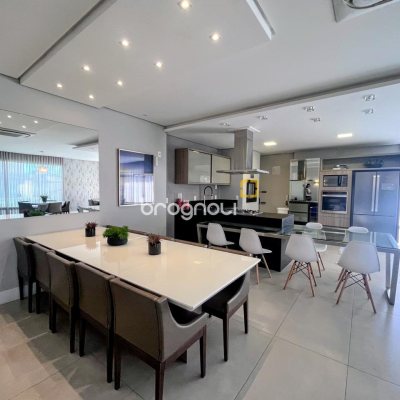 Apartamento com 90m², 3 quartos (sendo 1 suíte), 2 garagens, no bairro Barreiros em São José