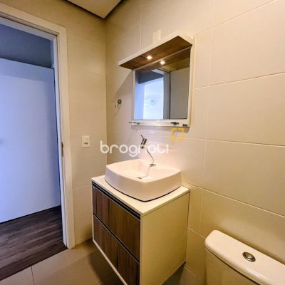 Apartamento com 90m², 3 quartos (sendo 1 suíte), 2 garagens, no bairro Barreiros em São José