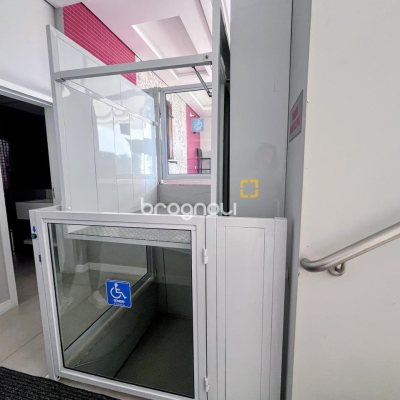 Apartamento com 90m², 3 quartos (sendo 1 suíte), 2 garagens, no bairro Barreiros em São José