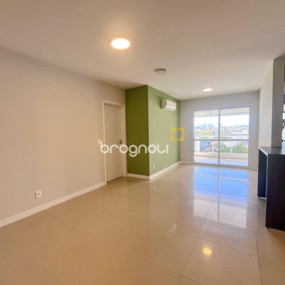 Apartamento com 90m², 3 quartos (sendo 1 suíte), 2 garagens, no bairro Barreiros em São José