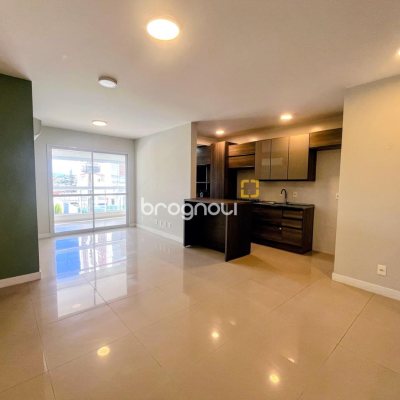 Apartamento com 90m², 3 quartos (sendo 1 suíte), 2 garagens, no bairro Barreiros em São José