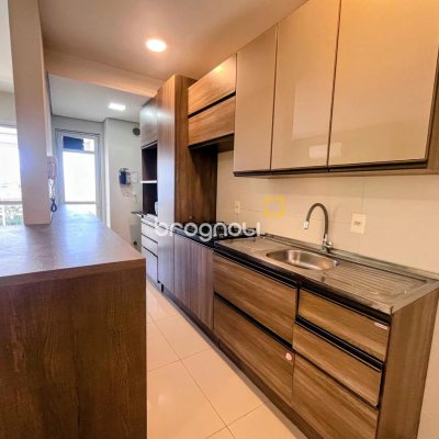 Apartamento com 90m², 3 quartos (sendo 1 suíte), 2 garagens, no bairro Barreiros em São José