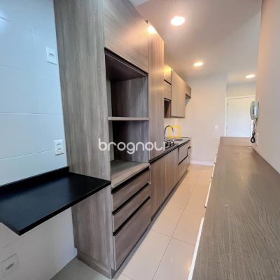 Apartamento com 90m², 3 quartos (sendo 1 suíte), 2 garagens, no bairro Barreiros em São José