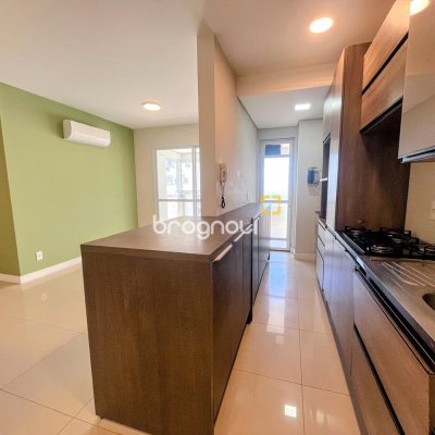 Apartamento com 90m², 3 quartos (sendo 1 suíte), 2 garagens, no bairro Barreiros em São José