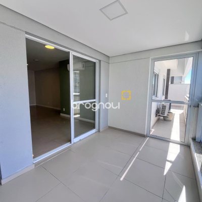 Apartamento com 90m², 3 quartos (sendo 1 suíte), 2 garagens, no bairro Barreiros em São José