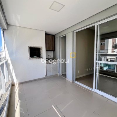 Apartamento com 90m², 3 quartos (sendo 1 suíte), 2 garagens, no bairro Barreiros em São José