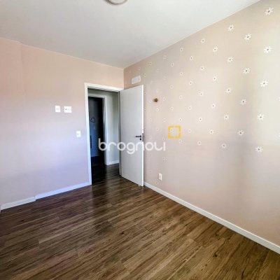 Apartamento com 90m², 3 quartos (sendo 1 suíte), 2 garagens, no bairro Barreiros em São José