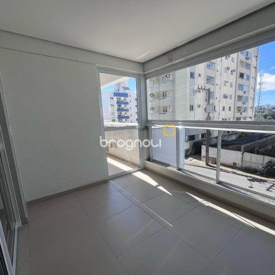 Apartamento com 90m², 3 quartos (sendo 1 suíte), 2 garagens, no bairro Barreiros em São José