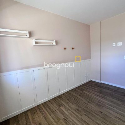 Apartamento com 90m², 3 quartos (sendo 1 suíte), 2 garagens, no bairro Barreiros em São José