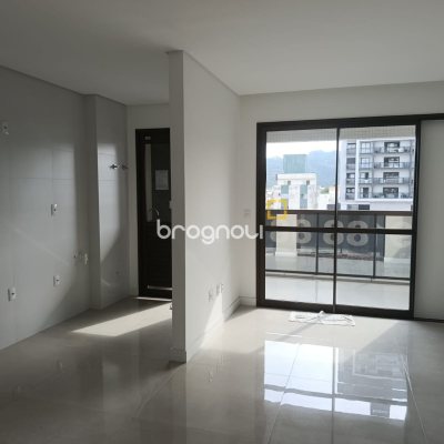Apartamento com 75m², 2 quartos (sendo 1 suíte), 1 garagem, no bairro Kobrasol em São José