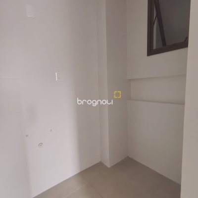 Apartamento com 75m², 2 quartos (sendo 1 suíte), 1 garagem, no bairro Kobrasol em São José