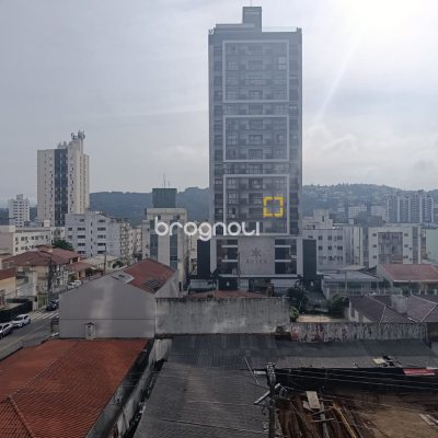 Apartamento com 75m², 2 quartos (sendo 1 suíte), 1 garagem, no bairro Kobrasol em São José