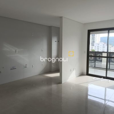 Apartamento com 75m², 2 quartos (sendo 1 suíte), 1 garagem, no bairro Kobrasol em São José