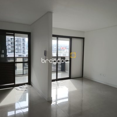 Apartamento com 75m², 2 quartos (sendo 1 suíte), 1 garagem, no bairro Kobrasol em São José