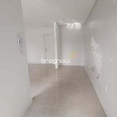 Apartamento com 75m², 2 quartos (sendo 1 suíte), 1 garagem, no bairro Kobrasol em São José