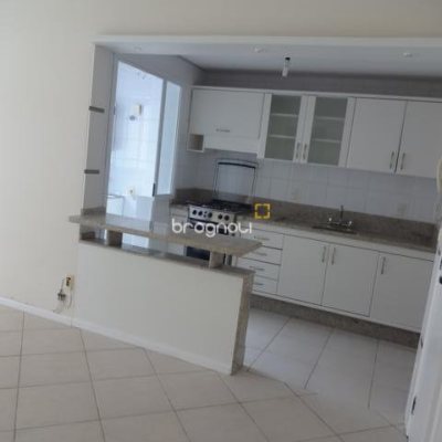 Apartamento com 71m², 2 quartos (sendo 1 suíte), 1 garagem, no bairro Trindade em Florianópolis