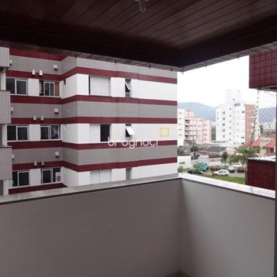 Apartamento com 71m², 2 quartos (sendo 1 suíte), 1 garagem, no bairro Trindade em Florianópolis