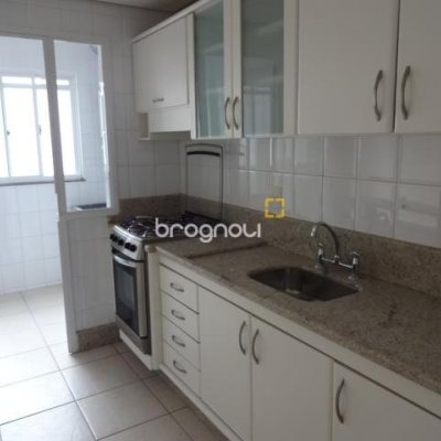 Apartamento com 71m², 2 quartos (sendo 1 suíte), 1 garagem, no bairro Trindade em Florianópolis