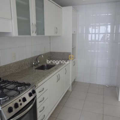 Apartamento com 71m², 2 quartos (sendo 1 suíte), 1 garagem, no bairro Trindade em Florianópolis