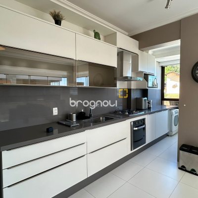 Apartamento com 81m², 2 quartos (sendo 1 suíte), 1 garagem, no bairro Jurerê em Florianópolis