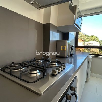 Apartamento com 81m², 2 quartos (sendo 1 suíte), 1 garagem, no bairro Jurerê em Florianópolis