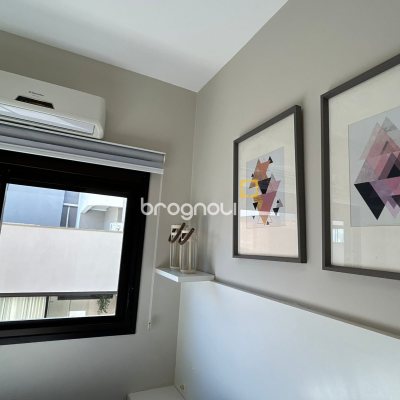 Apartamento com 81m², 2 quartos (sendo 1 suíte), 1 garagem, no bairro Jurerê em Florianópolis