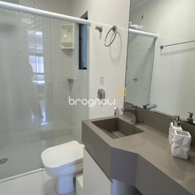Apartamento com 81m², 2 quartos (sendo 1 suíte), 1 garagem, no bairro Jurerê em Florianópolis