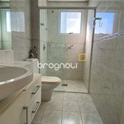 Apartamento com 136m², 3 quartos (sendo 1 suíte), 2 garagens, no bairro Agronômica em Florianópolis