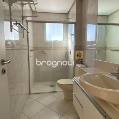Apartamento com 136m², 3 quartos (sendo 1 suíte), 2 garagens, no bairro Agronômica em Florianópolis