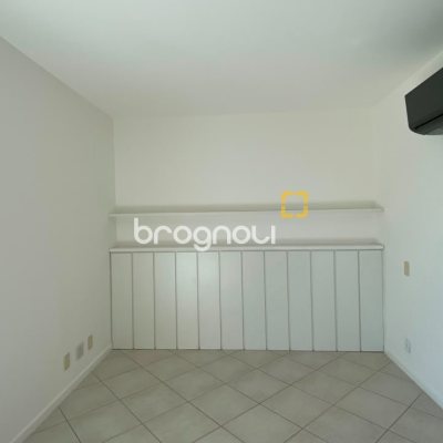 Apartamento com 136m², 3 quartos (sendo 1 suíte), 2 garagens, no bairro Agronômica em Florianópolis