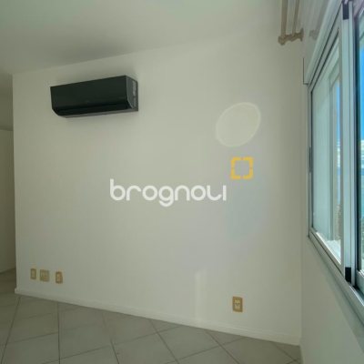 Apartamento com 136m², 3 quartos (sendo 1 suíte), 2 garagens, no bairro Agronômica em Florianópolis