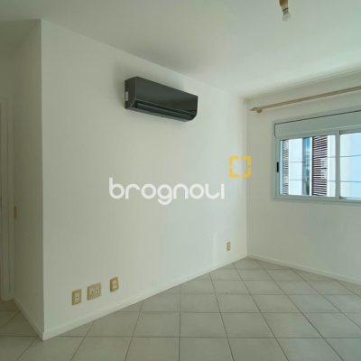 Apartamento com 136m², 3 quartos (sendo 1 suíte), 2 garagens, no bairro Agronômica em Florianópolis