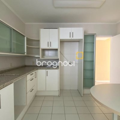 Apartamento com 136m², 3 quartos (sendo 1 suíte), 2 garagens, no bairro Agronômica em Florianópolis