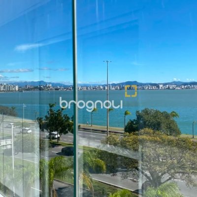 Apartamento com 136m², 3 quartos (sendo 1 suíte), 2 garagens, no bairro Agronômica em Florianópolis