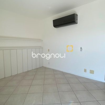 Apartamento com 136m², 3 quartos (sendo 1 suíte), 2 garagens, no bairro Agronômica em Florianópolis