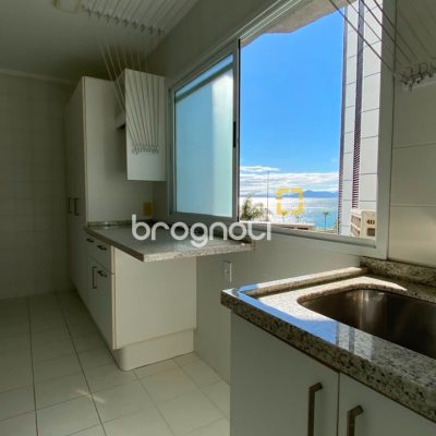 Apartamento com 136m², 3 quartos (sendo 1 suíte), 2 garagens, no bairro Agronômica em Florianópolis