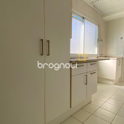 Apartamento com 136m², 3 quartos (sendo 1 suíte), 2 garagens, no bairro Agronômica em Florianópolis
