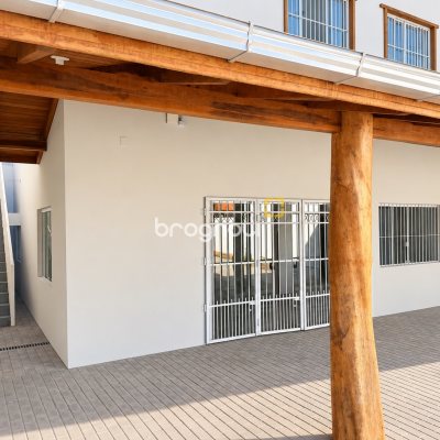 Casa Comercial com 230m², 5 garagens, no bairro Balneário em Florianópolis